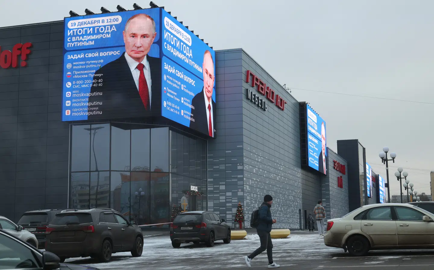 Reklamer minder russerne om at se med fredag klokken 12 (klokken 10 dansk tid), når Ruslands præsident, Vladimir Putin, holder sit årlige pressemøde med spørgsmål fra journalister og borgere.