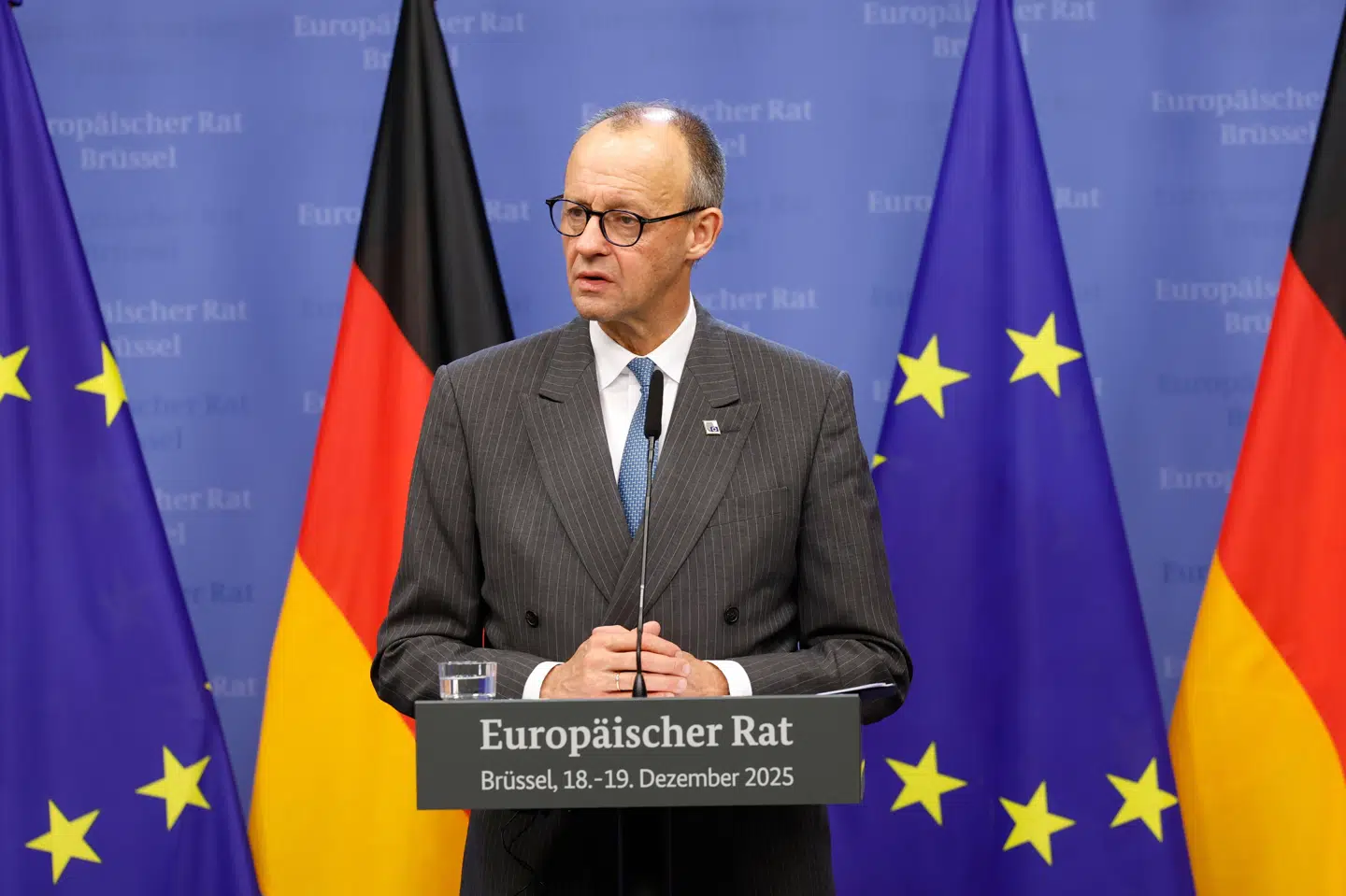 Tysklands forbundskansler, Friedrich Merz, glæder sig over, at det lykkes EU-landenes ledere at indgå kompromis, der sikre penge til Ukraine i de kommende to år.