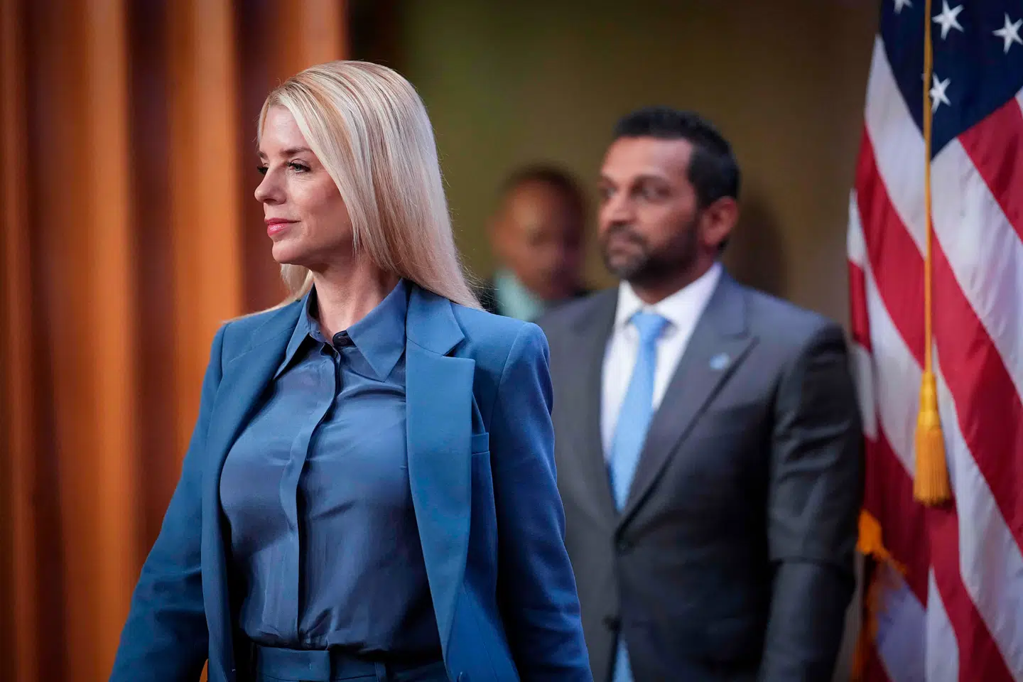 Pam Bondi, der ses her, bliver nu ramt af en skarp kritik.