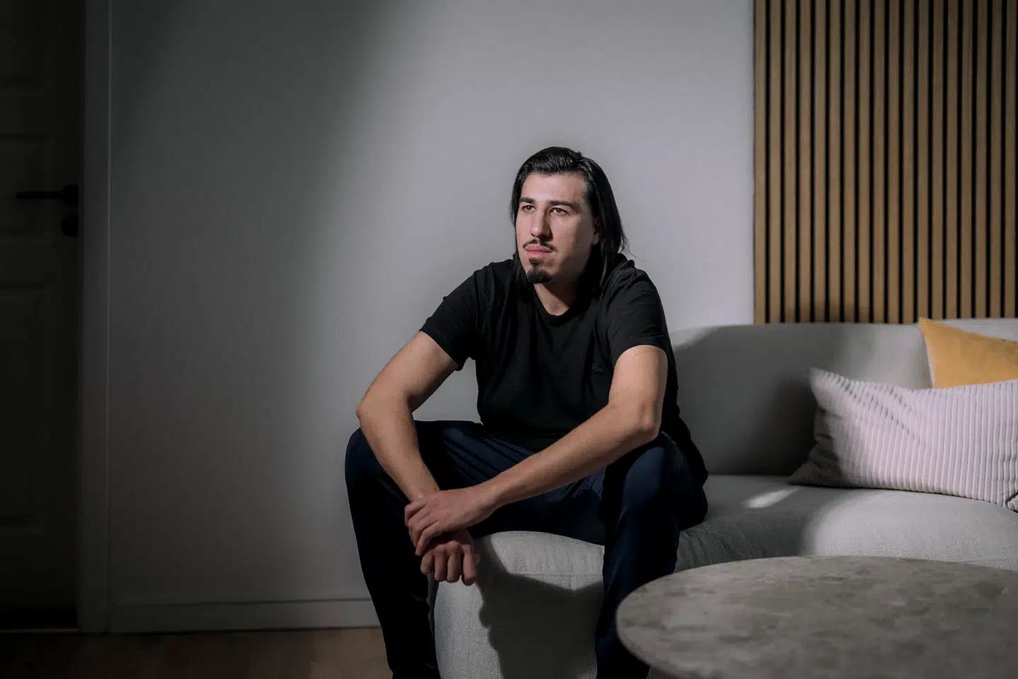 Wael Diraoui er forfatter, foredragsholder og rådgiver inden for økonomisk kriminalitet. Han valgte at ændre sin kriminelle løbebane totalt efter et voldsomt overfald.