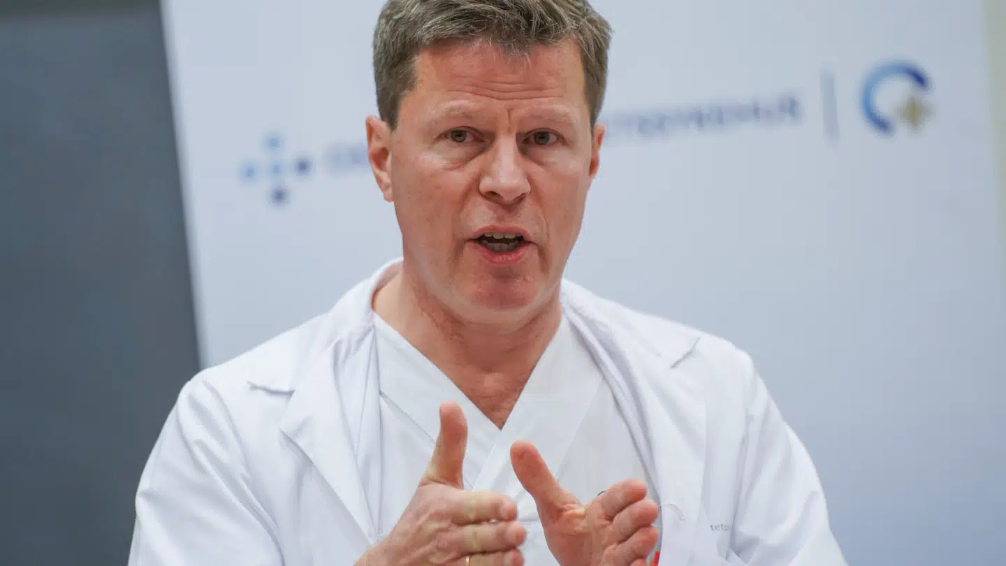 Overlæge og specialist i lungemedicin ved det norske Rigshospital i Oslo, Are Martin Holm, mødte fredag pressen for at orientere om Mette-Marits tilstand.