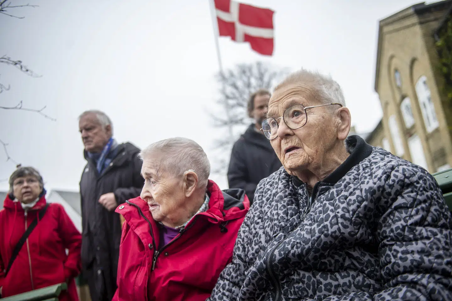 I oktober 2023 gav social- og boligminister Pernille Rosenkrantz-Theil (S) en undskyldning til anbragte i sær- og åndssvageforsorgen. I november samme år afslørende ministeren en mindesten på Danmarks Forsorgsmuseum i Svendborg, hvor hun også trykte hånd med Regine Løndorf. (Arkivfoto).