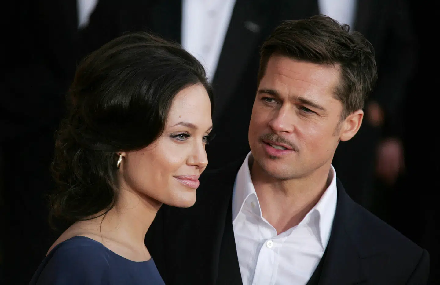 To af Hollywoods største stjerner, Angelina Jolie og Brad Pitt, blev kærester under indspilningen af »Mr. & Mrs Smith« i 2005. De er i dag skilt igen.