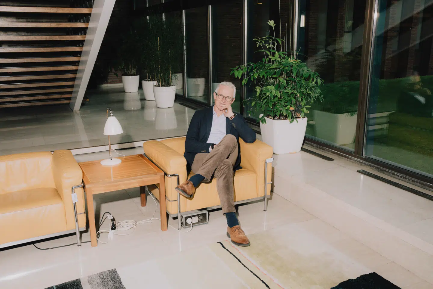 Mads Nipper har siddet i spidsen for nogle af Danmarks største virksomheder. I 2022 indså han, at magt kan tage pusten fra selv den mest erfarne leder.