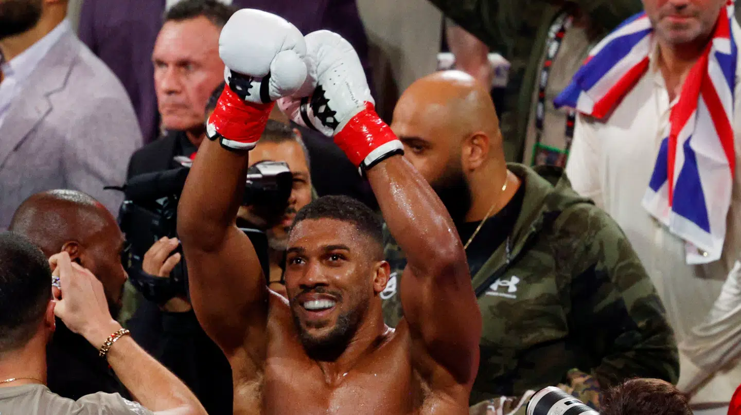 Det blev en sejr til Anthony Joshua, der besejrede youtuberen Jake Paul for første gang.