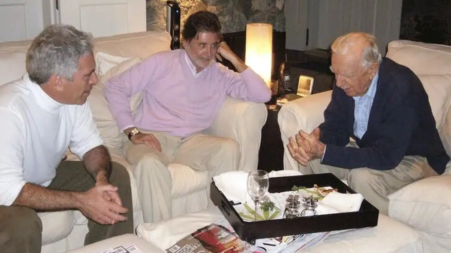 Her ses Cronkite i selskab med blandt andre Jeffrey Epstein.