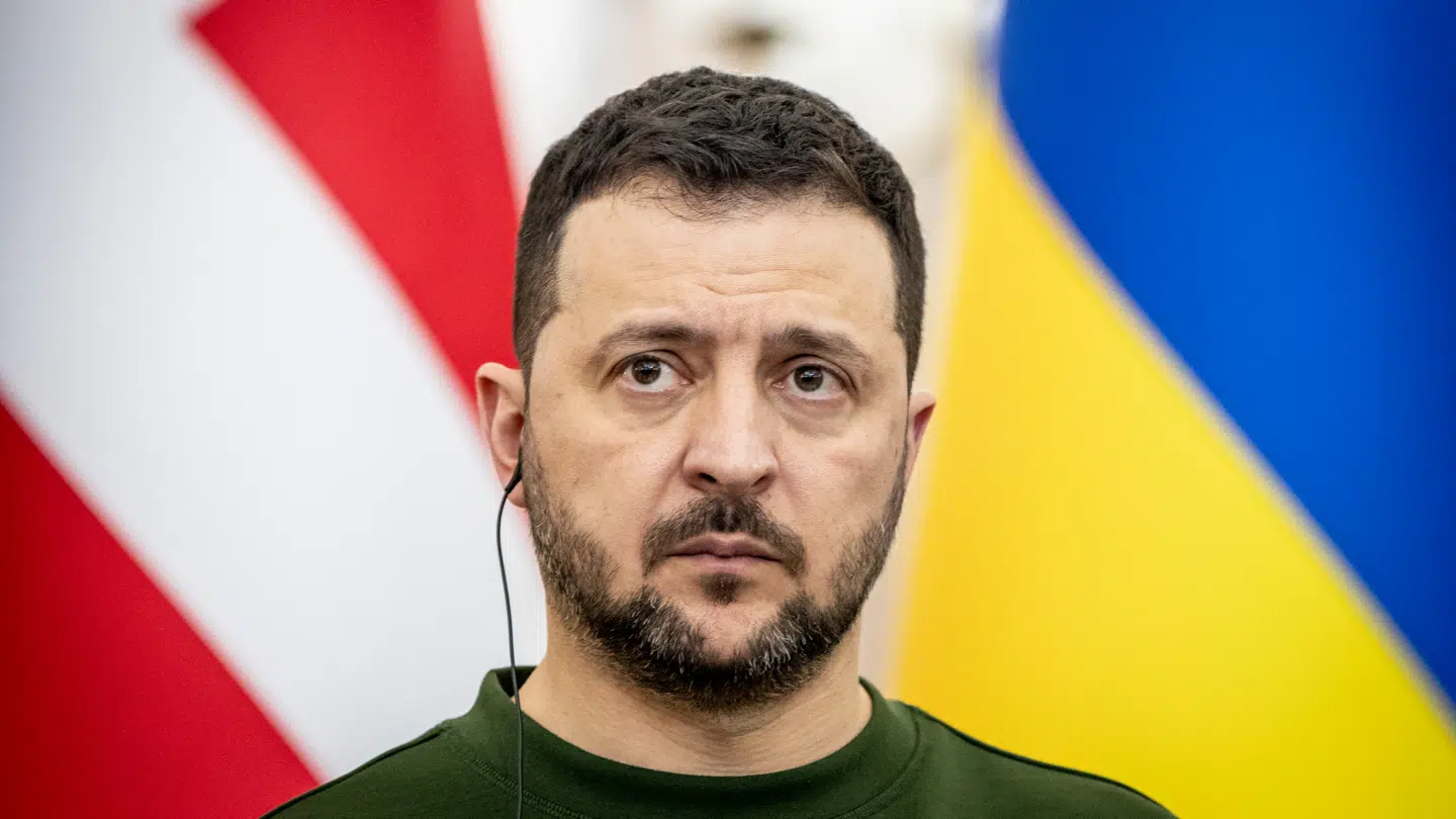 Ukraines præsident, Volodymyr Zelenskyj, kalder situationen for 'barsk'.