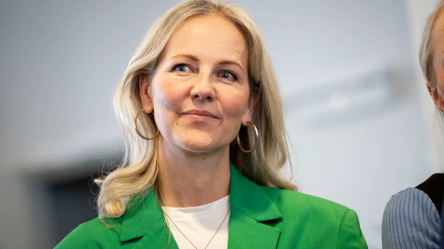 I en kommentar på Instagram blandede musiker Isam B sig i debatten. Hans kommentar er ifølge Ida Auken respektløs for den kristendommen.