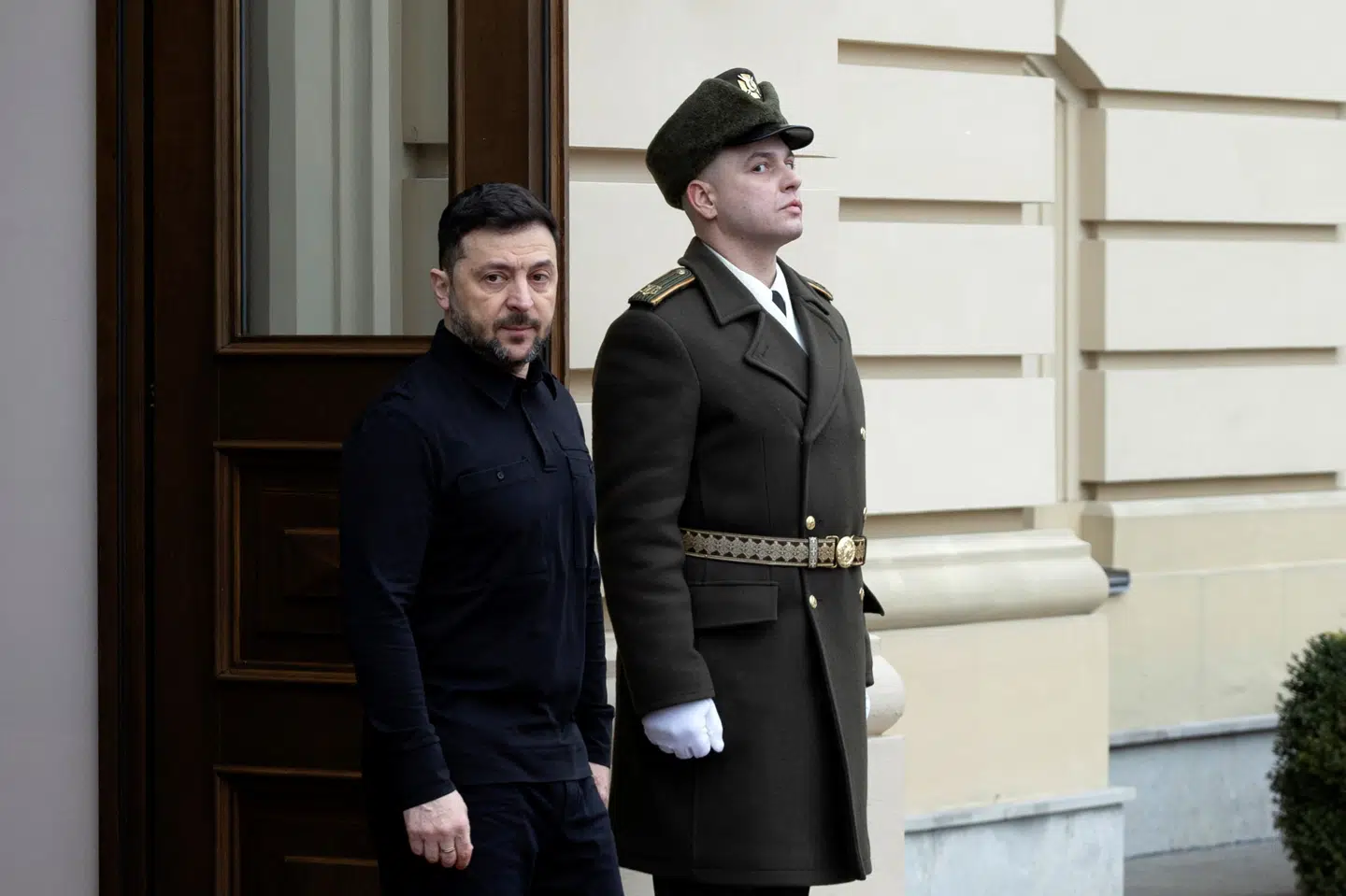 De intensiverede angreb fra Rusland er hårde mod Odessa-regionen, siger præsident Zelenskyj lørdag. Præsidenten har under angrebene været i Portugal, hvor han har mødtes med landets premierminister, Luis Montenegro.