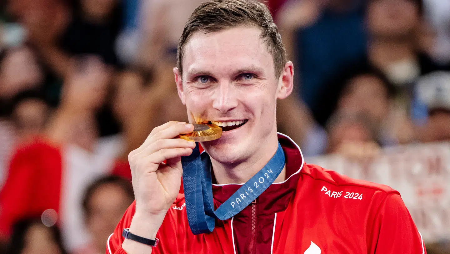 Sidste år vandt han OL-guld i suveræn stil. Nu døjer Axelsen med store rygproblemer.