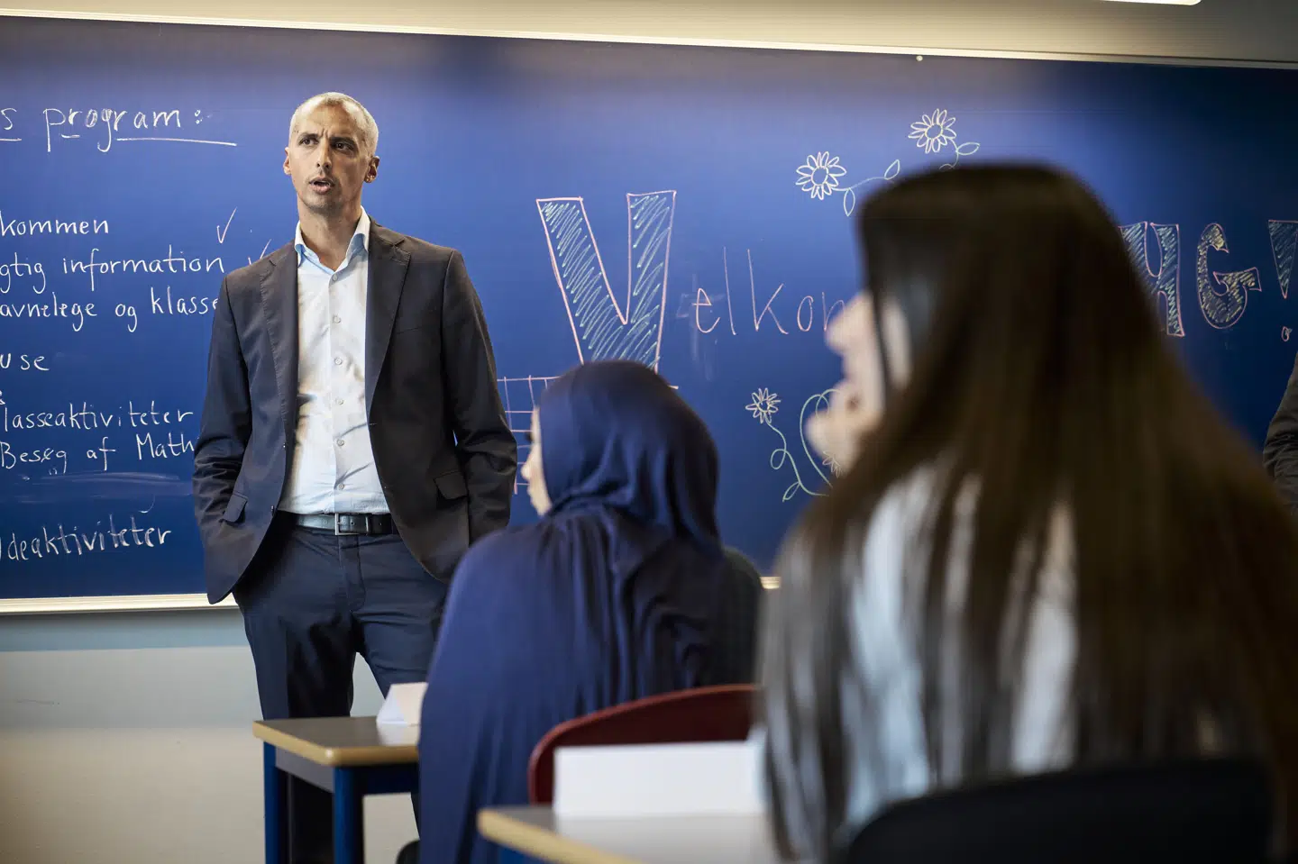 Undervisningsminister Mattias Tesfaye (S) besøgte Herlev gymnasium i august. Ministeren har udtrykt en skarp kritik af en nu fjernet kampagne fra Børnerådet, der berettede om vold mod elever i folkeskolen. (Arkivfoto).