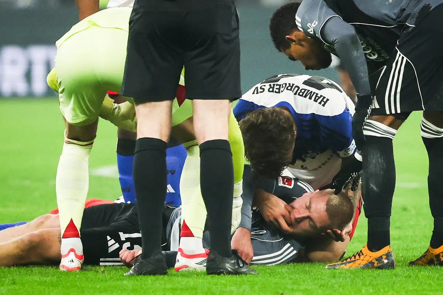 Luka Vuskovic var hurtigt henne ved Rasmus Nissen Kristensen, der kortvarigt havde mistet bevidstheden.