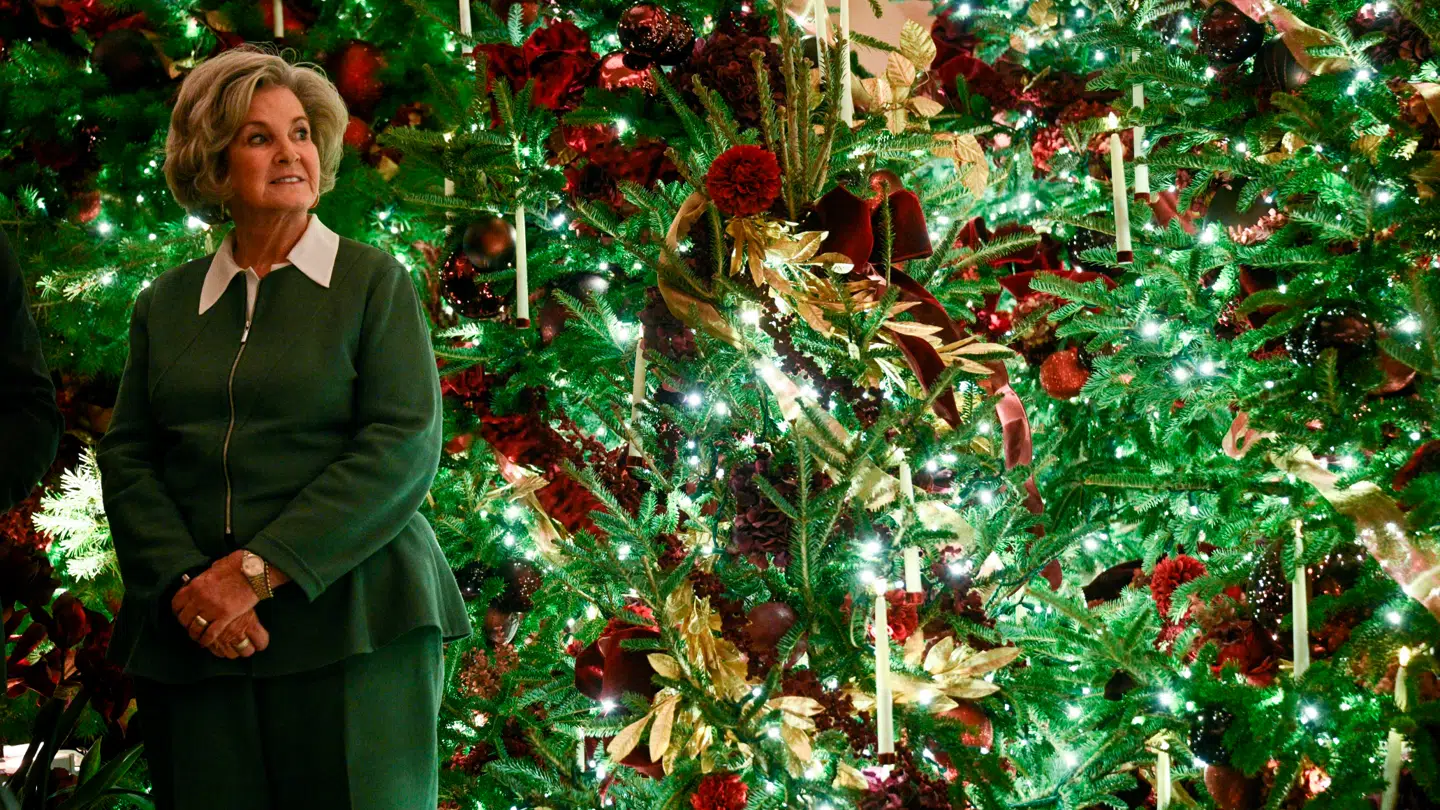 Donald Trumps egen stabschef har givet et opsigtsvækkende interview, hvor hun revser og udleverer præsidenten og hans topfolk.