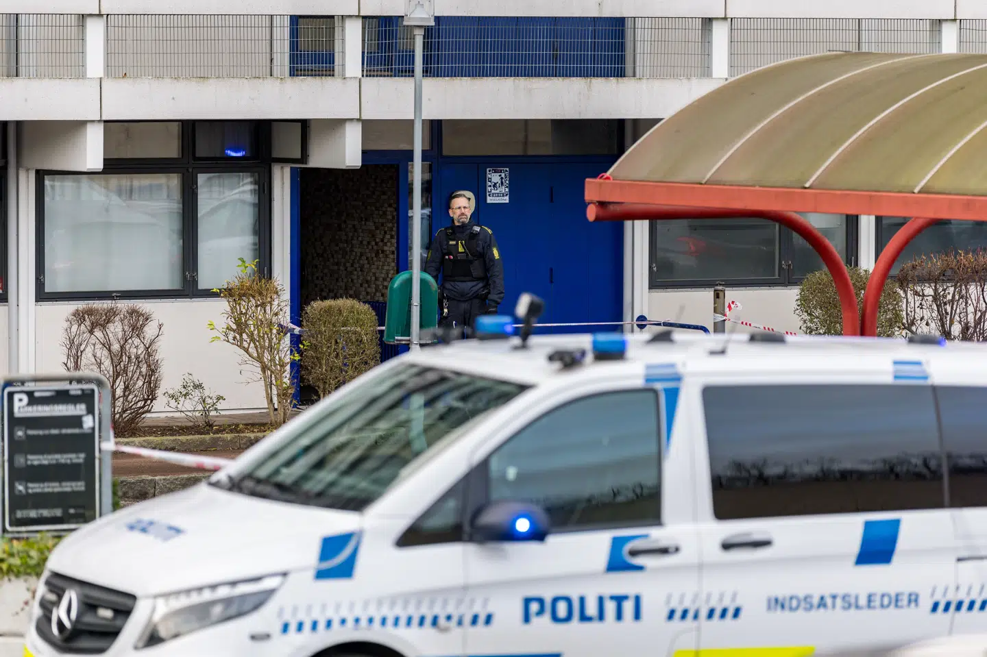 Politiet er til stede i Høje Gladsaxe og har foretaget afspærringer. Politiet har ikke oplyst, hvad tilstedeværelsen skyldes.
