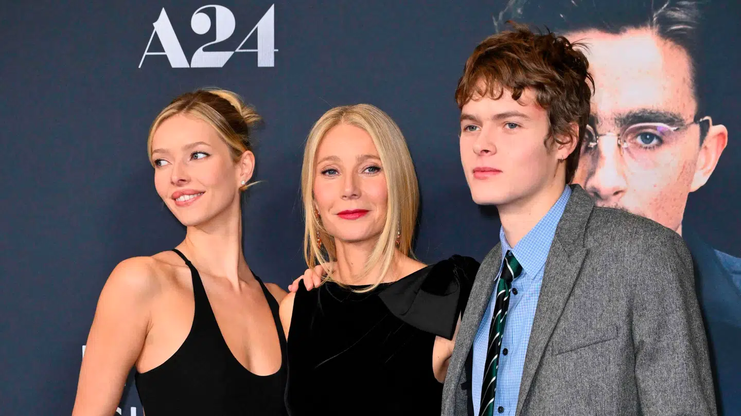 Gwyneth Paltrow og sine børn Apple Martin and Moses Martin ved premieren i New York.
