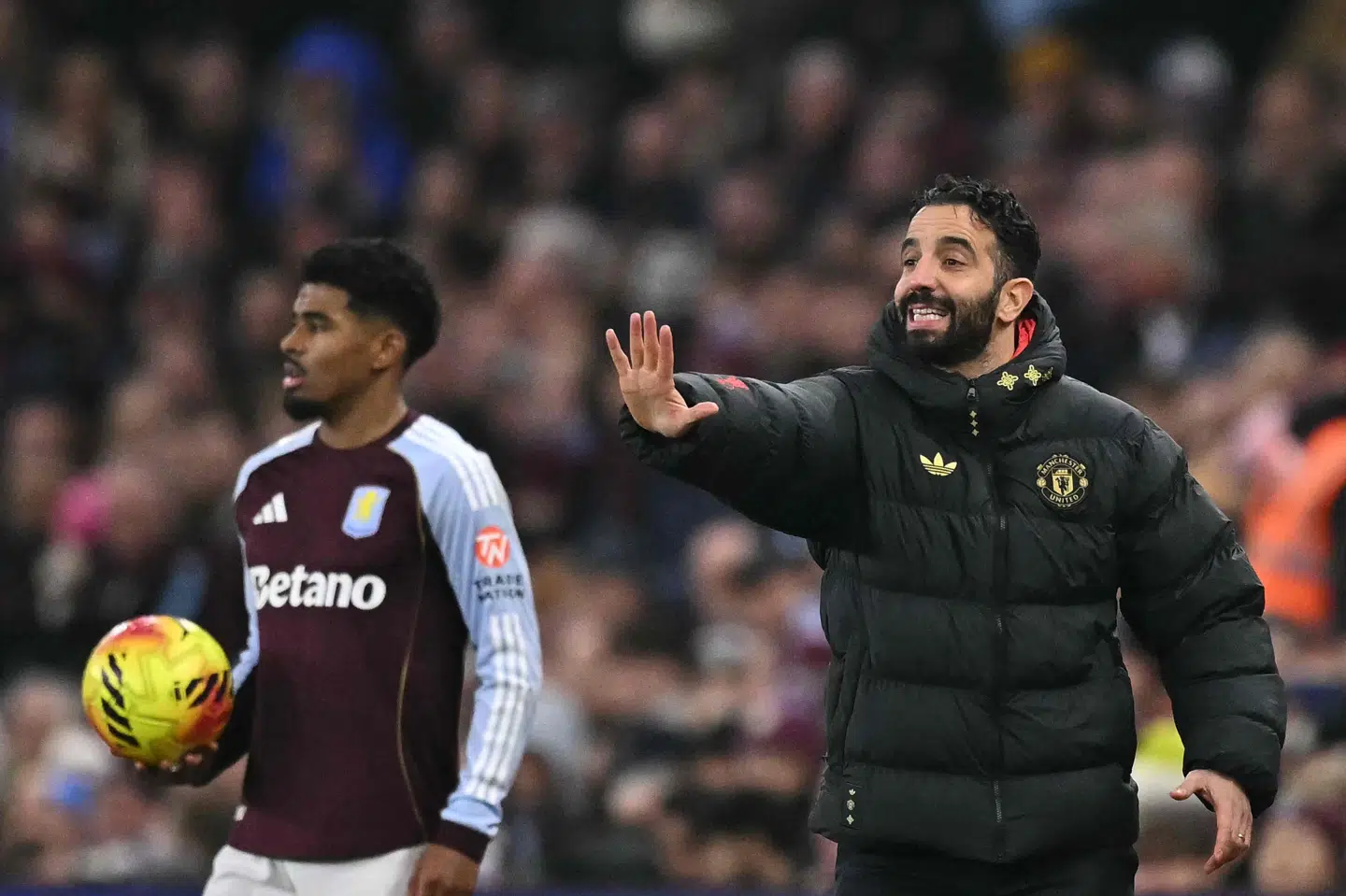 Ruben Amorim (til højre) var godt tilfreds med sit holds præstation søndag i Birmingham, men det kastede ingen point af sig.