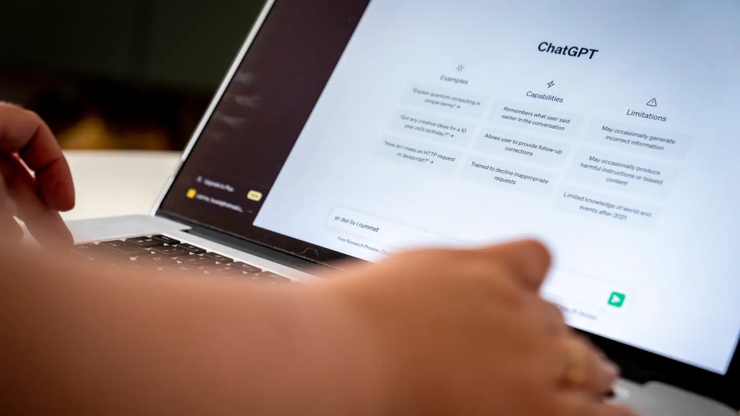 Flere og flere benytter kunstig intelligens, men for nogen betyder AI også et farvel til jobbet.