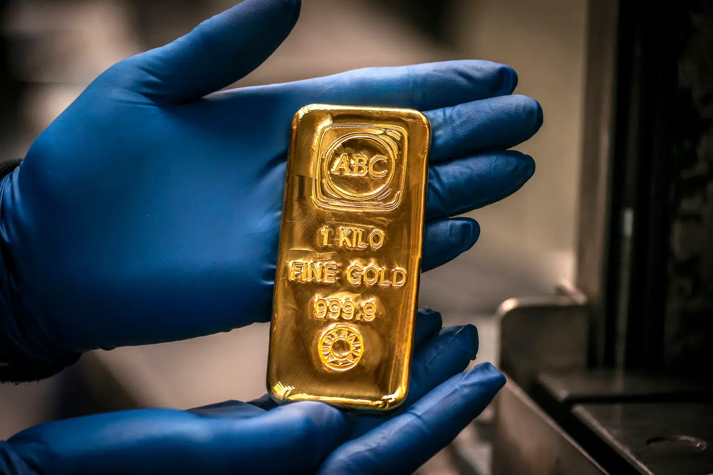 Goldman Sachs Group Inc. forudser, at guldpriserne vil fortsætte med at stige i 2026, med et basisscenarie på 4.900 dollar per ounce.