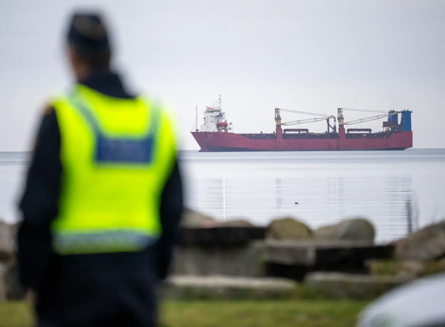 Også fra land er der i weekenden blevet holdt øje med det sanktionsramt russiske fragtskib »Adler«, som lå for anker ud for Höganäs på halvøen Kullen efter et maskinhaveri.