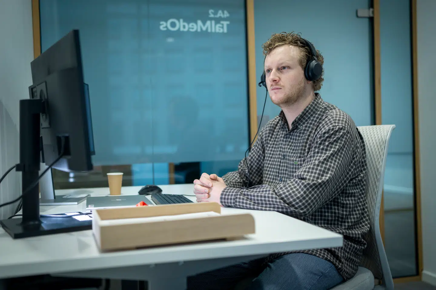 Psykolog Christoffer Borup er projektleder hos TalMedOs, der er Red Barnets anonyme samtalelinje for børn og unge, der er bekymrede for deres seksuelle tanker eller adfærd.