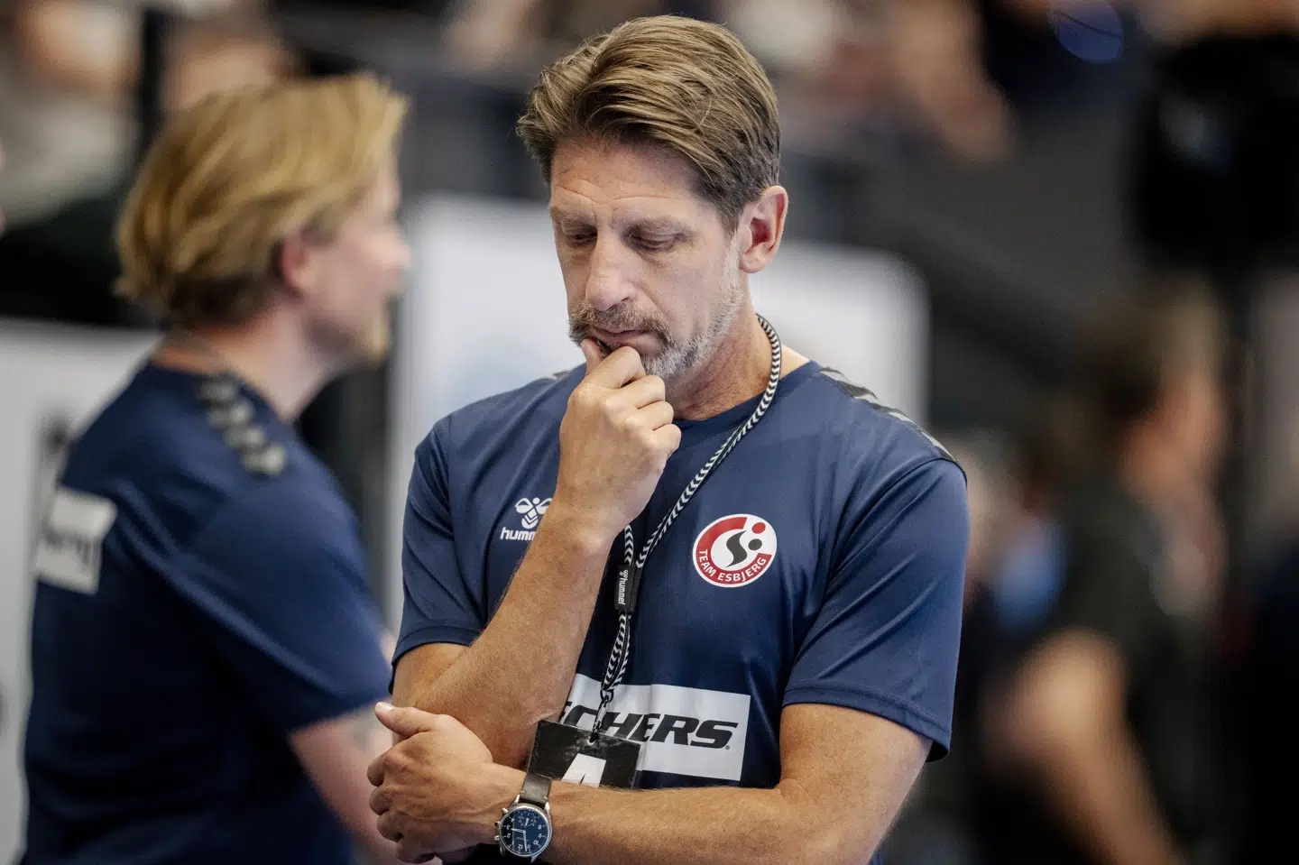 Team Esbjergs cheftræner, Tomas Axnér, tager til sommer sammen med klubben afsked med fløjspillerne Anne Tolstrup Petersen og Sarah Dekker. (Arkivfoto).