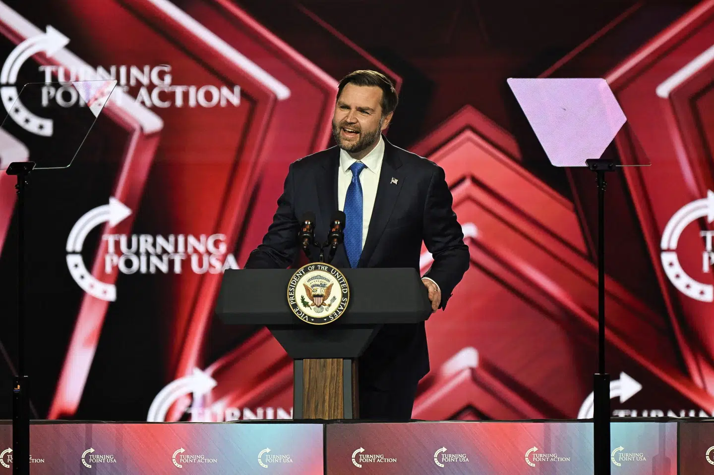 Til AmericaFest 2025 pointerede Charlie Kirks enke, at J.D. Vance er storfavorit som Donald Trumps afløser. Foto: Caitlin O'Hara, Scanpix.