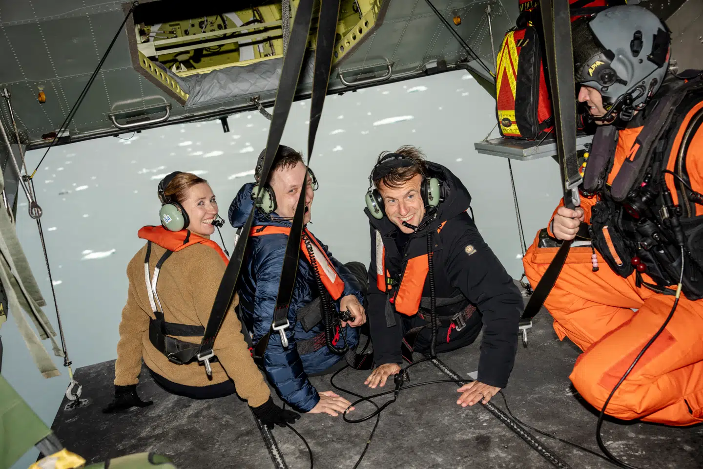 Meget er sket omkring Grønland det seneste års tid. Her statsminister Mette Frederiksen og Grønlands regeringsleder Jens-Frederik Nielsen sammen med Frankrigs præsident Emmanuel Macron under sidstnævntes besøg i Grønland i juni.