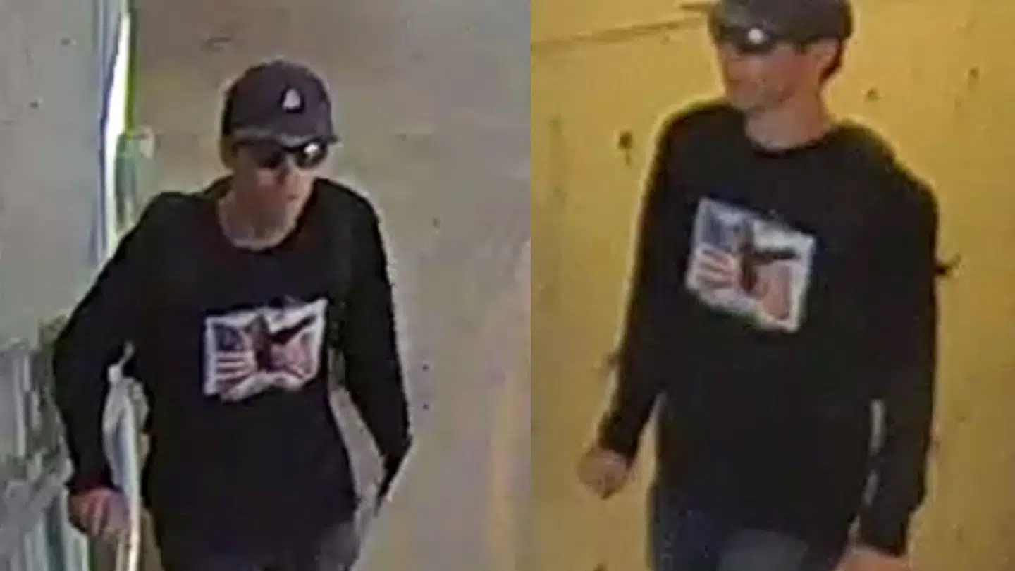 Et par af de billeder, som politi og FBI kunne offentliggøre af den mistænke i sagen. Han viste sig senere at være den 22-årige Tyler Robinson.