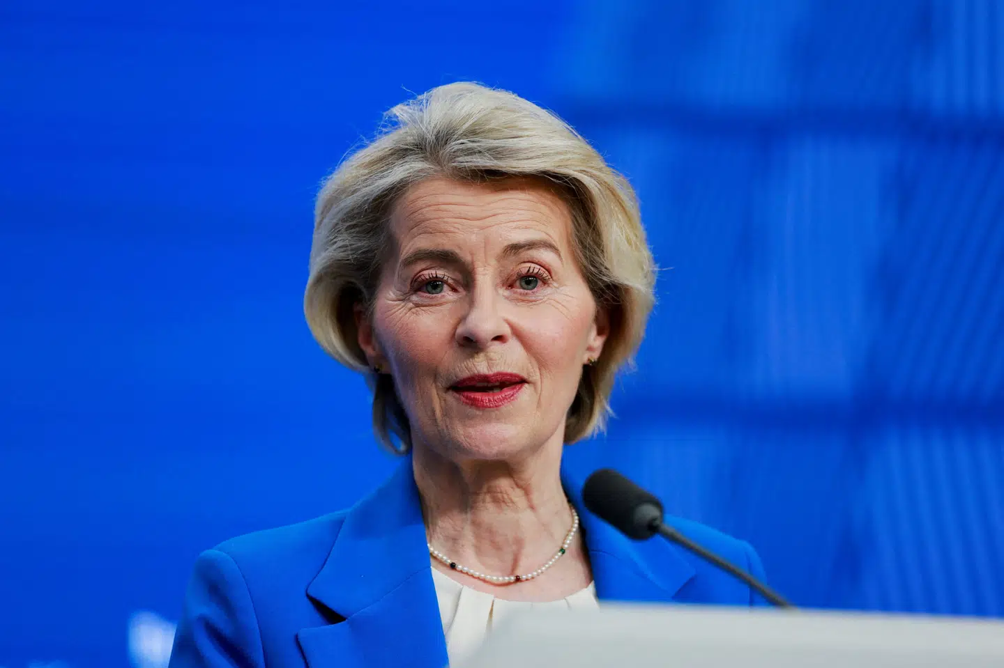 EU-Kommissionens formand, Ursula von der Leyen, til et pressemøde fredag i Bruxelles. Mandag skriver hun på X, at EU står sammen med Danmark og Grønland, efter at der i USA er blevet udnævnt en særlig udsending til Grønland. (Arkivfoto).