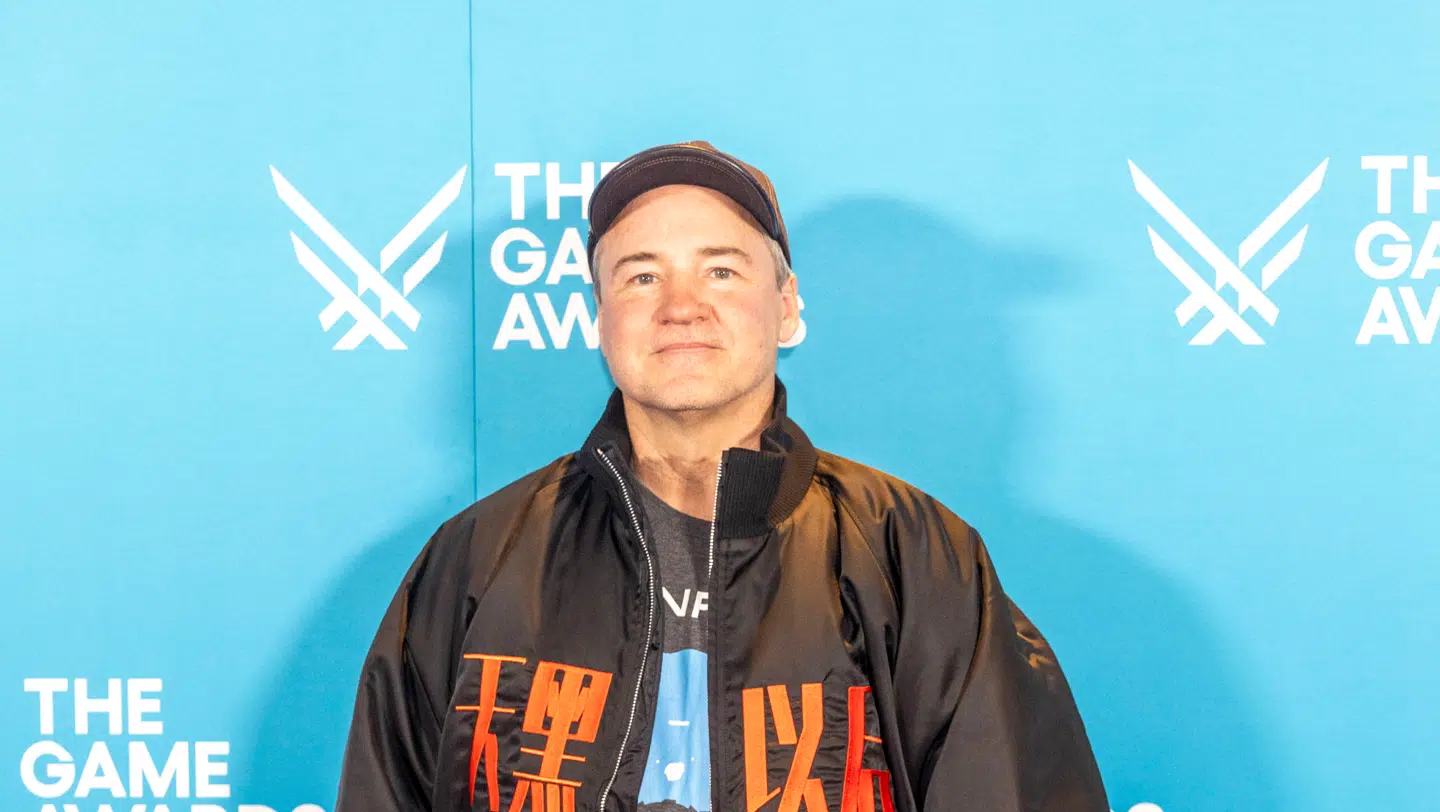 Zampella på en rød løber 11. december 2025 i Los Angeles.