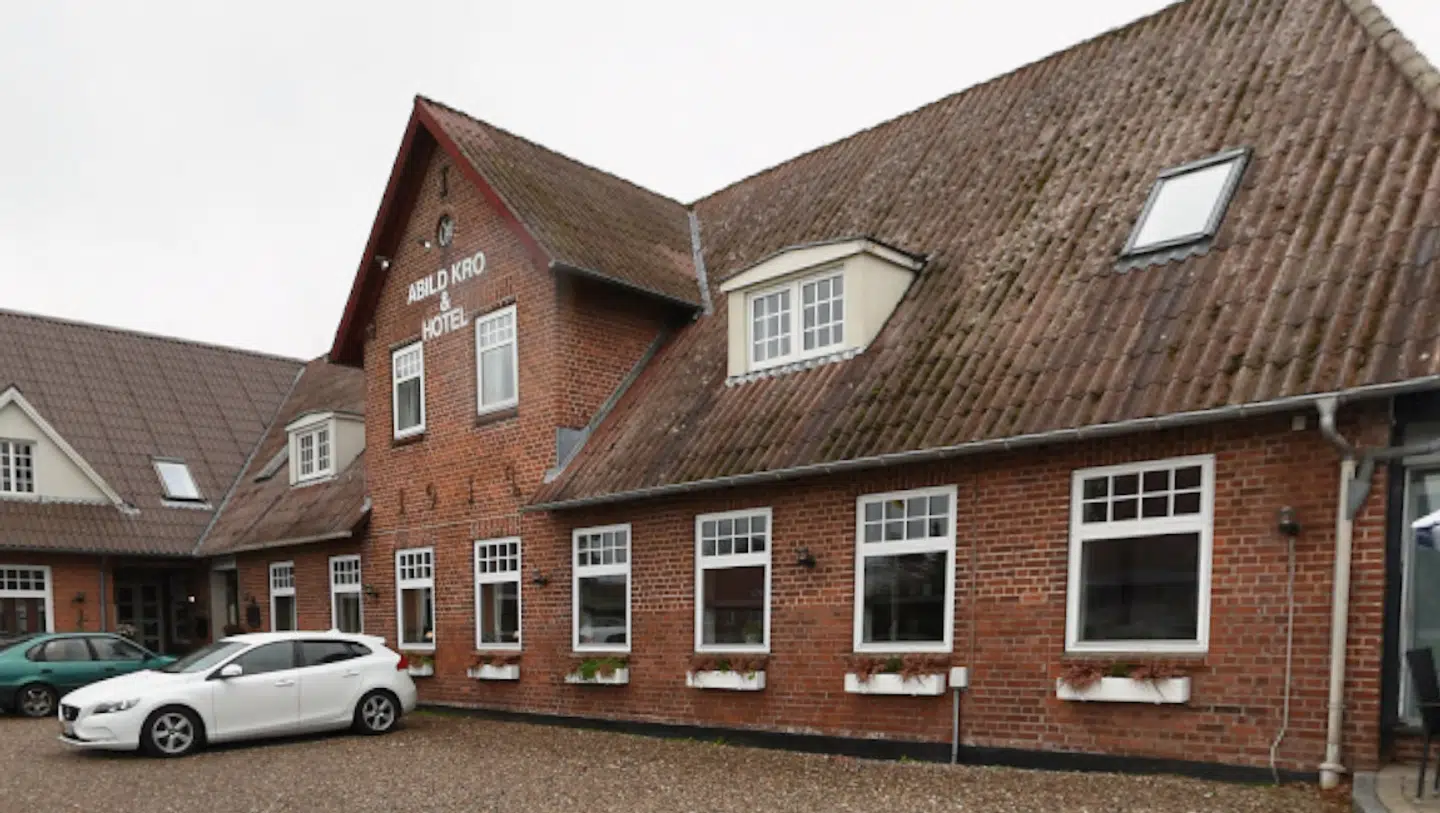 På billedet ses hotellet.