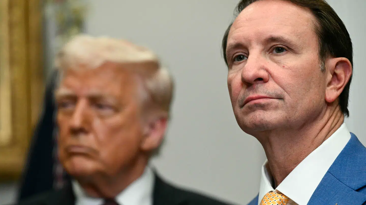 Jeff Landry ses her med Donald Trump.