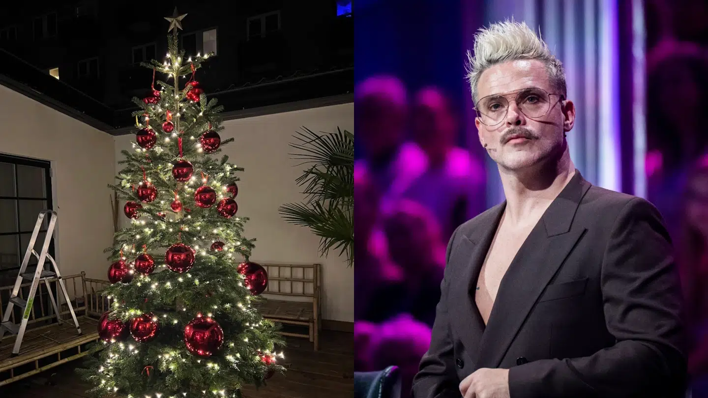 Silas Holst har loftet fuld af julepynt.