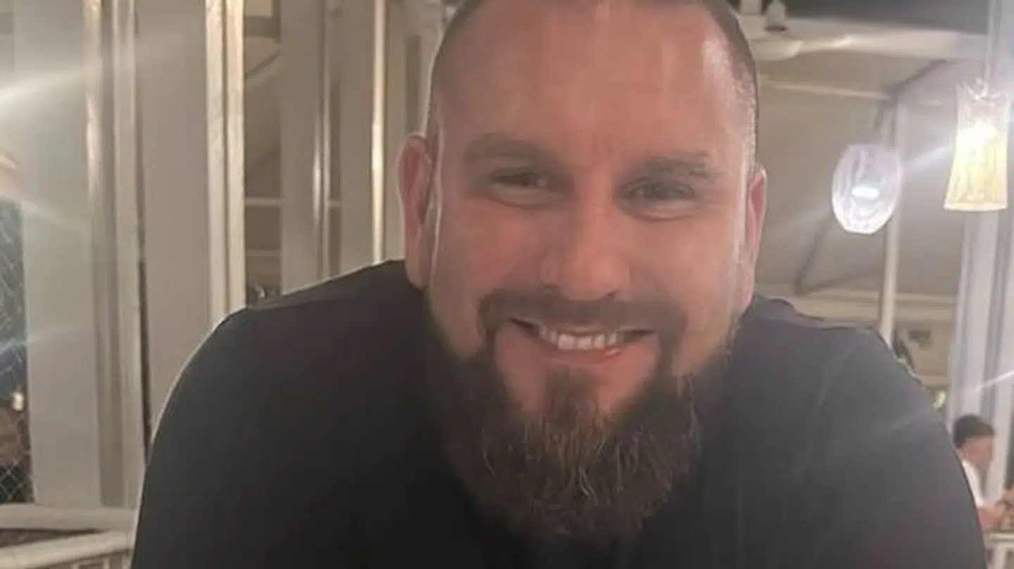 Politiet efterlyser 37-årige Mikkel Lynard Petersen.