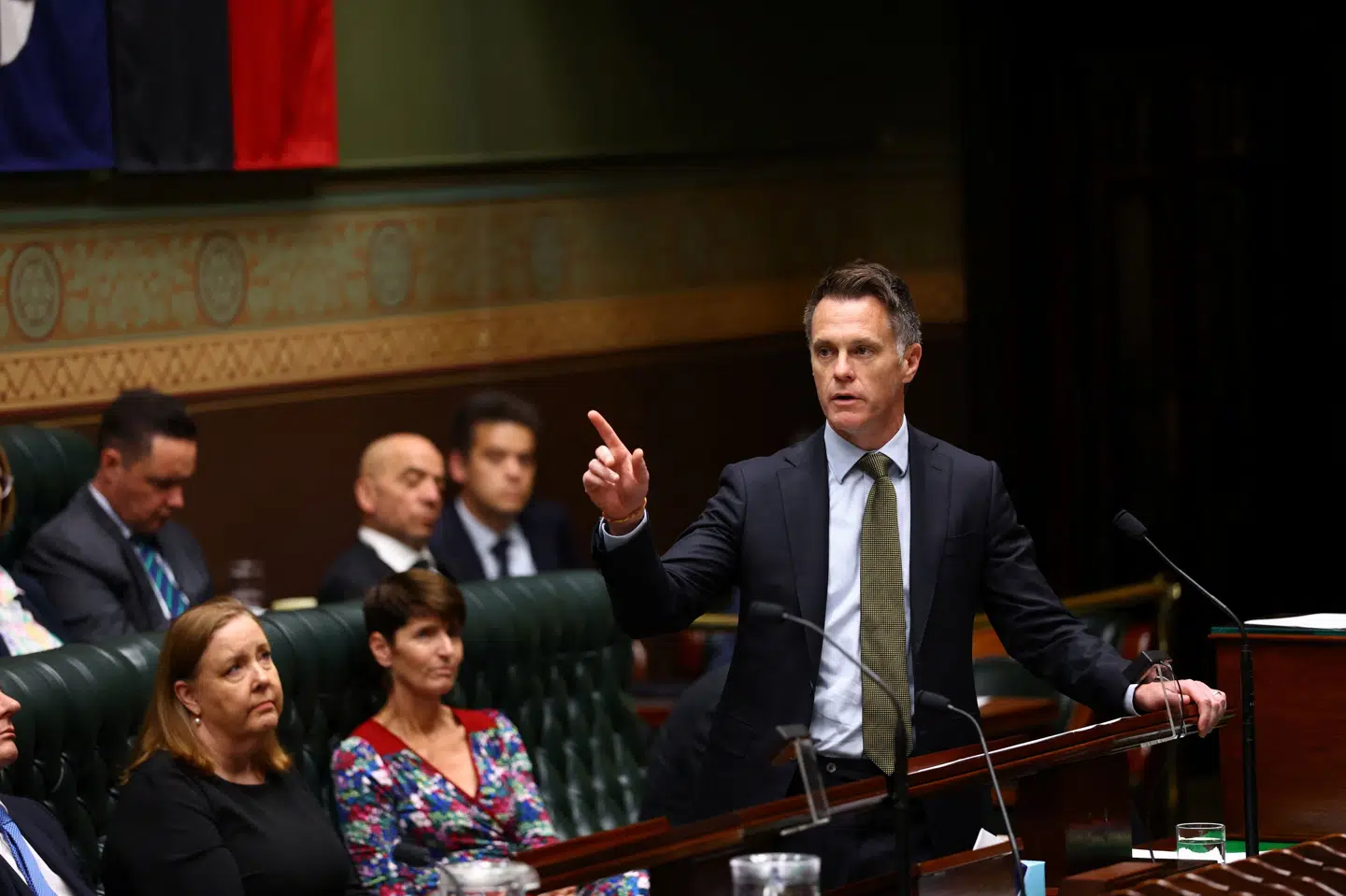 Leder af delstatsregeringen i New South Wales, Chris Minns, varslede dagen efter masseskyderiet på Bondi Beach, at våbenlovgivningen i delstaten ville blive strammet. Det er onsdag morgen sket. (Arkivfoto).