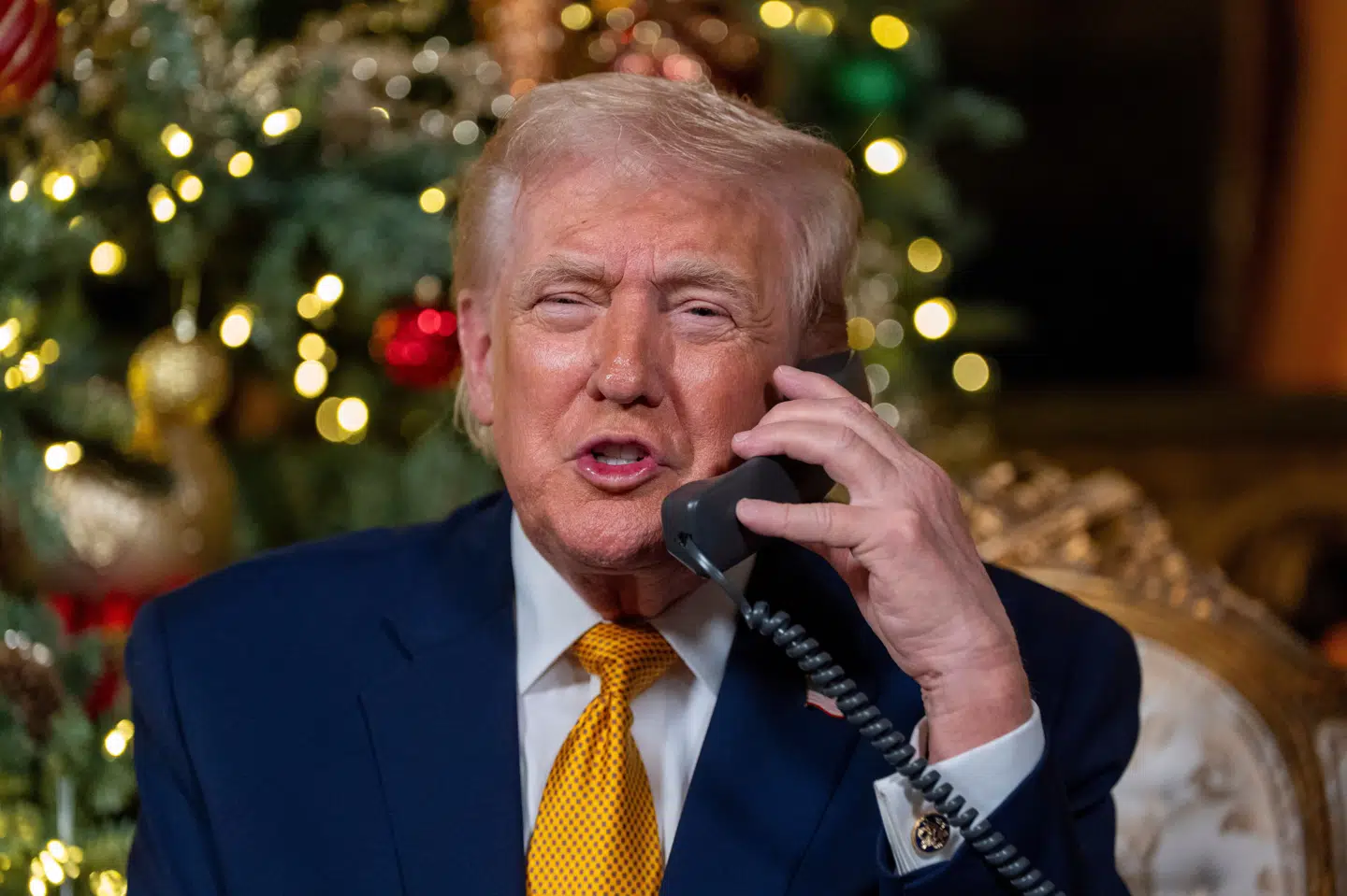 USA's præsident, Donald Trump, tager del i arbejdet med at besvare opkald fra børn om julemandens rejse gennem den fælles nordamerikanske luftforsvarskommando Norad.