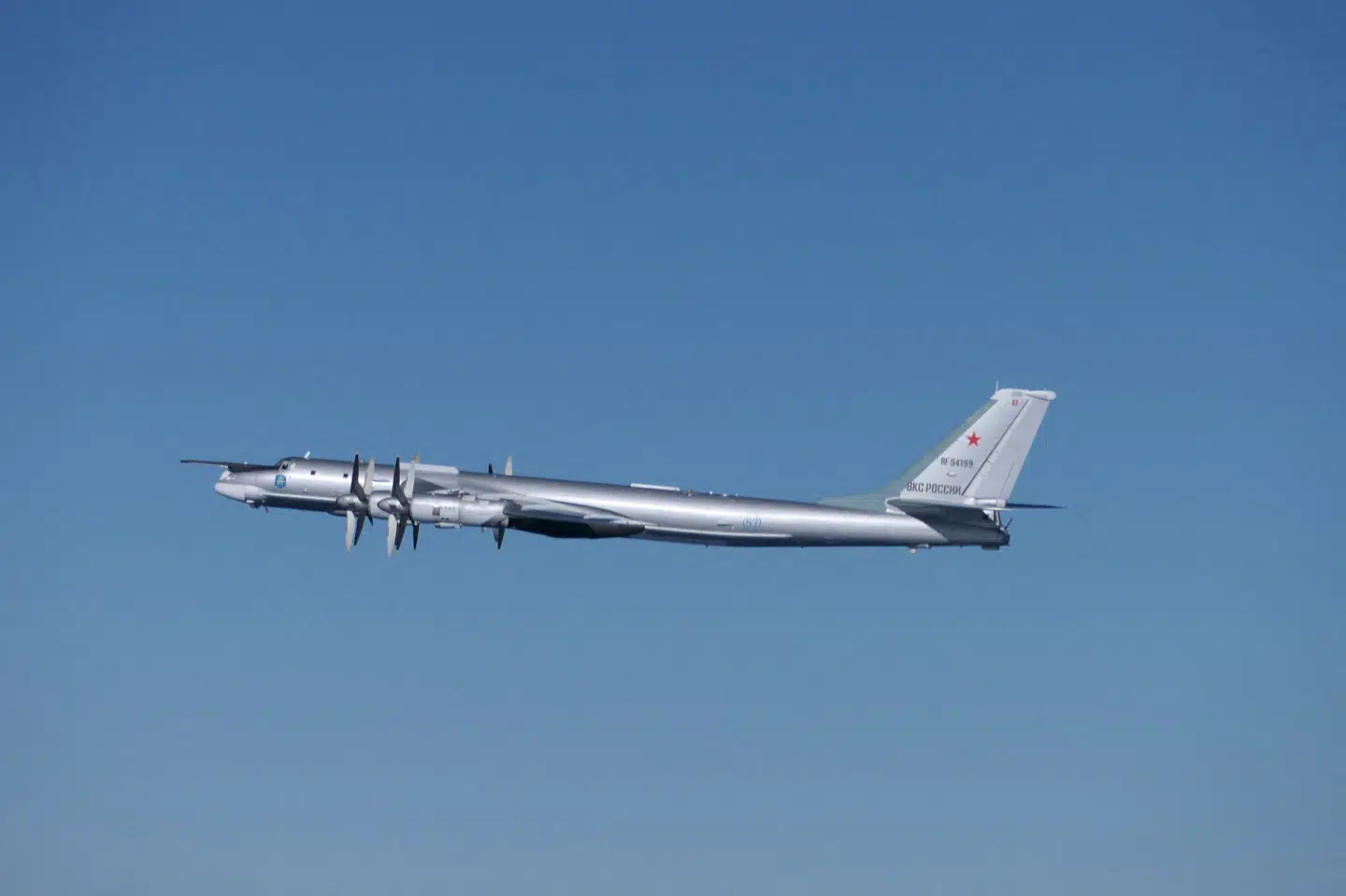 Sådan ser et russisk TU-95-bombefly ud. Billedet er taget af det japanske forsvar i forbindelse med, at det russiske fly kom meget tæt på den japanske grænse tidligere på måneden. (Arkivfoto).