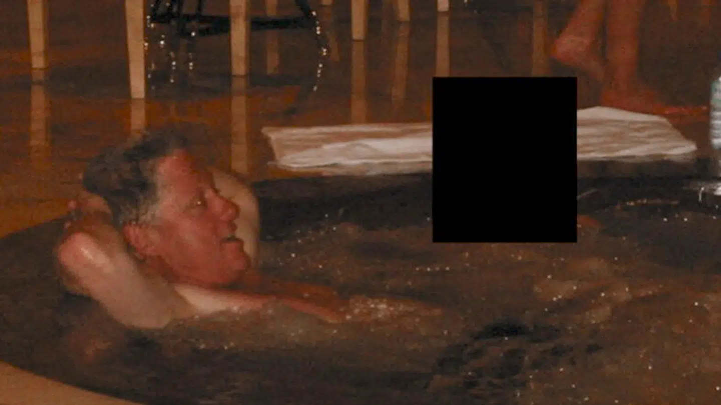 Bill Clinton opfordrer nu justitsministeriet til at udgive alt materiale, der har med ham at gøre, i Epstein-filerne.