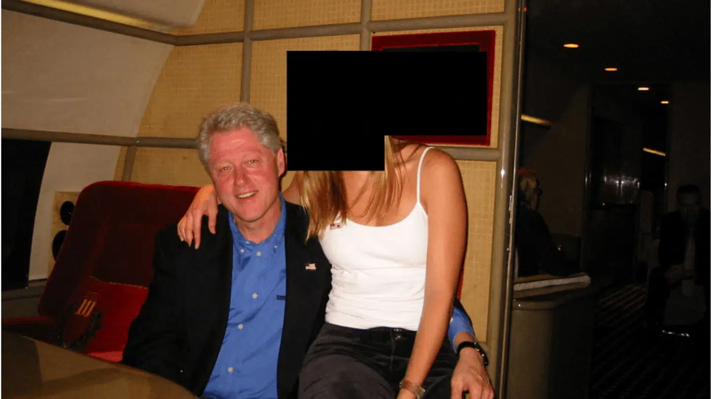 Flere billeder af den tidligere præsident fremgår af de i forvejen udgivne Epstein-filer.