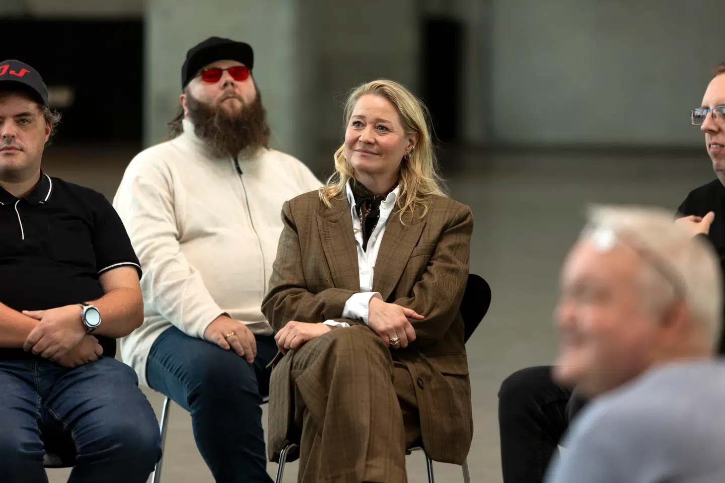 Trine Dyrholm kan 25. december ses i 'En særlig samtale', hvor journalister med funktionsnedsættelse fra TV Glad forsøger at komme under huden på hende – og det lykkes. Foto: Lars E. Andreasen / Strong / DR