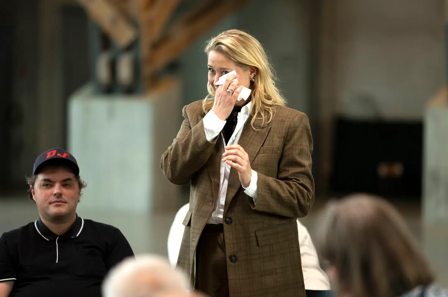 Trine Dyrholm kan 25. december ses i 'En særlig samtale', hvor journalister med funktionsnedsættelse fra TV Glad forsøger at komme under huden på hende – og det lykkes. Foto: Lars E. Andreasen / Strong / DR