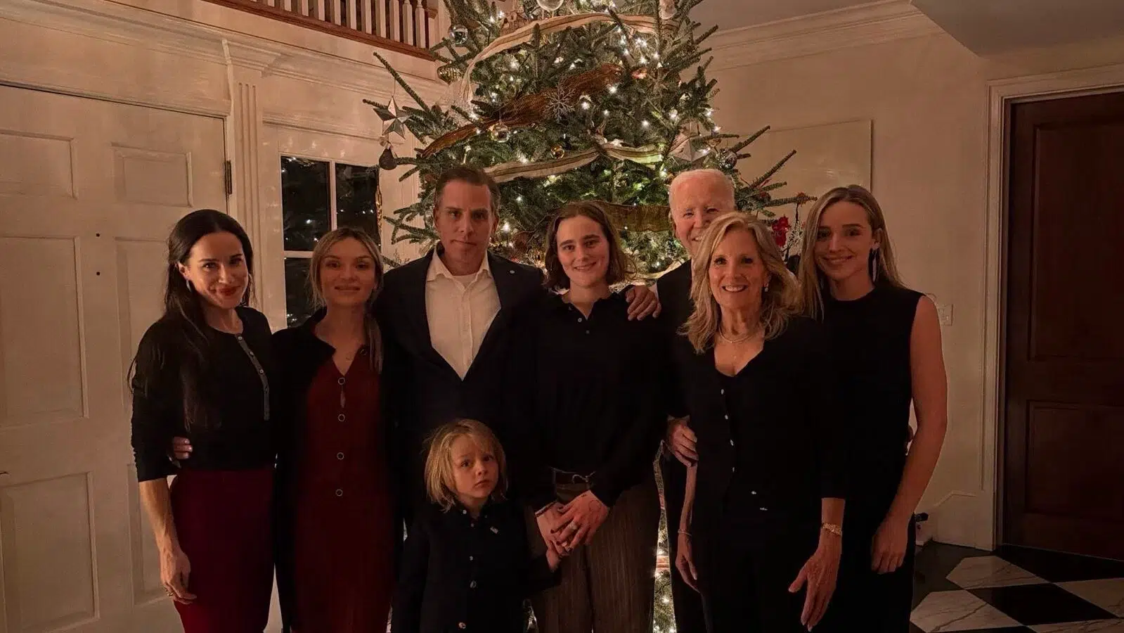 Biden deler forvirrende familie-julefoto: 'Hvor er Joe?'