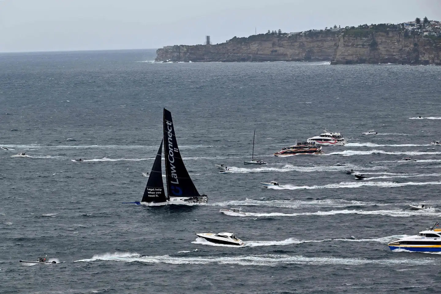 Den tidligere olympiske guldvinder i svømning Ian Thorpe er med om bord på båden LawConnect, som har vundet løbet flere gange.