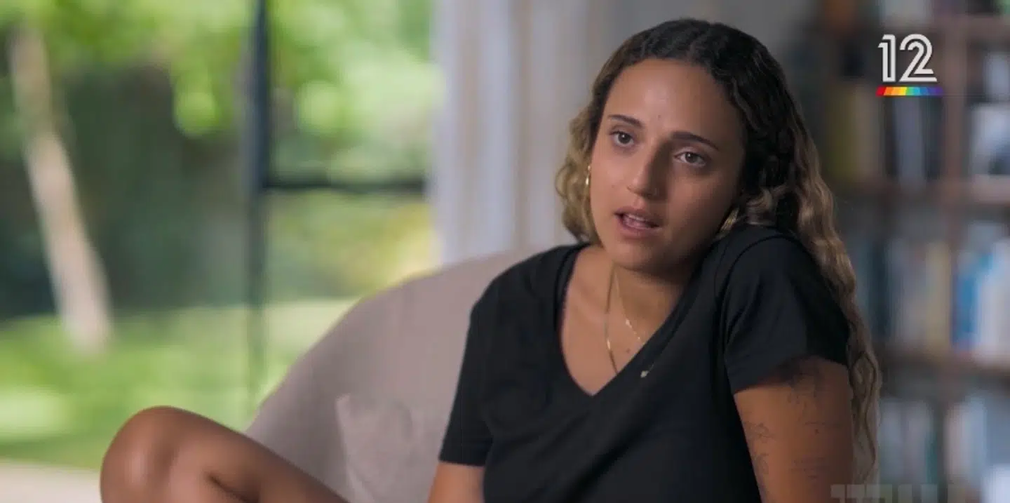 Romi Gonen, 25, blev holdt fanget af Hamas i Gaza i 471 dage. I et interview med israelsk TV fortæller hun om gentagne seksuelle overgreb og trusler.