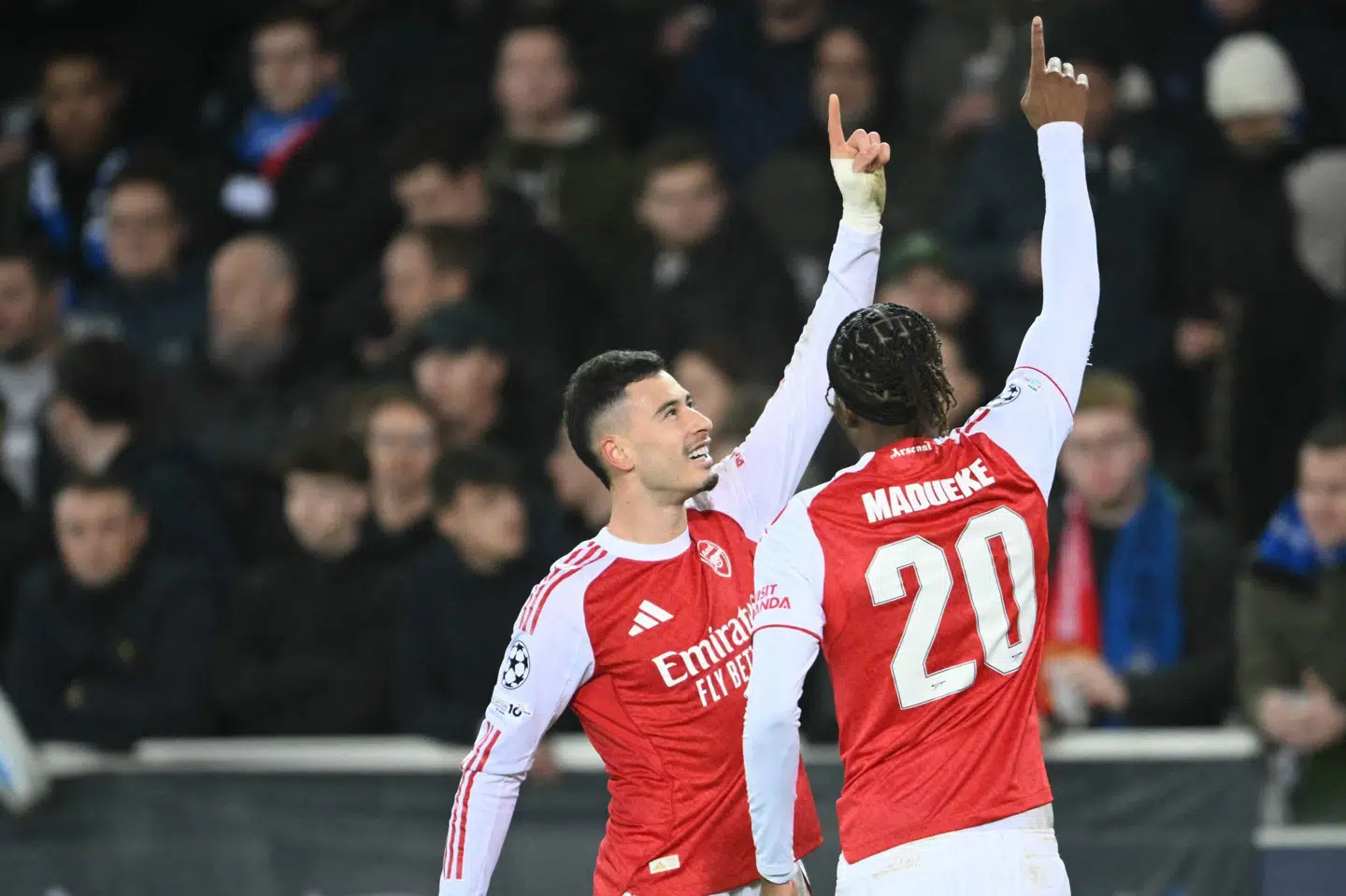 Noni Madueke (til højre) bruger religionen som en drivkraft. Når han og de andre religiøse Arsenal-spillere går på banen, er de ikke alene, forklarer han.