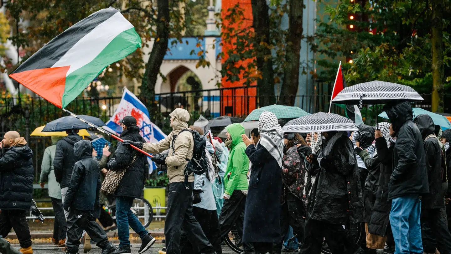 Arkivfoto. Alle På Gaden For Et Frit Palæstina-initiativet holder demonstration i København lørdag den 4. oktober 2025.