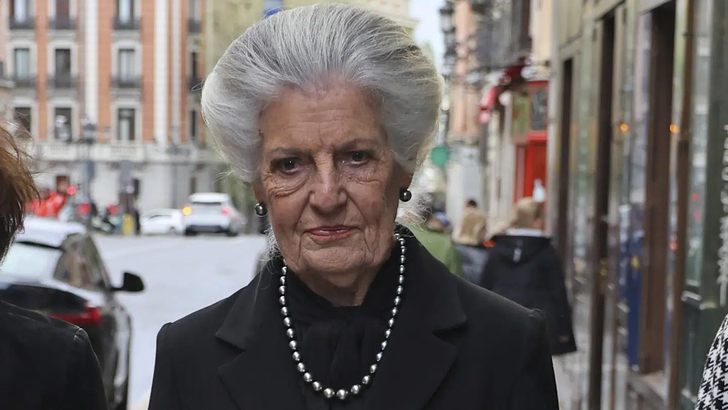 Prinsesse Teresa af Bourbon-To Sicilier er blevet indlagt med et slagtilfælde, men er i bedring, fortæller hendes mand.