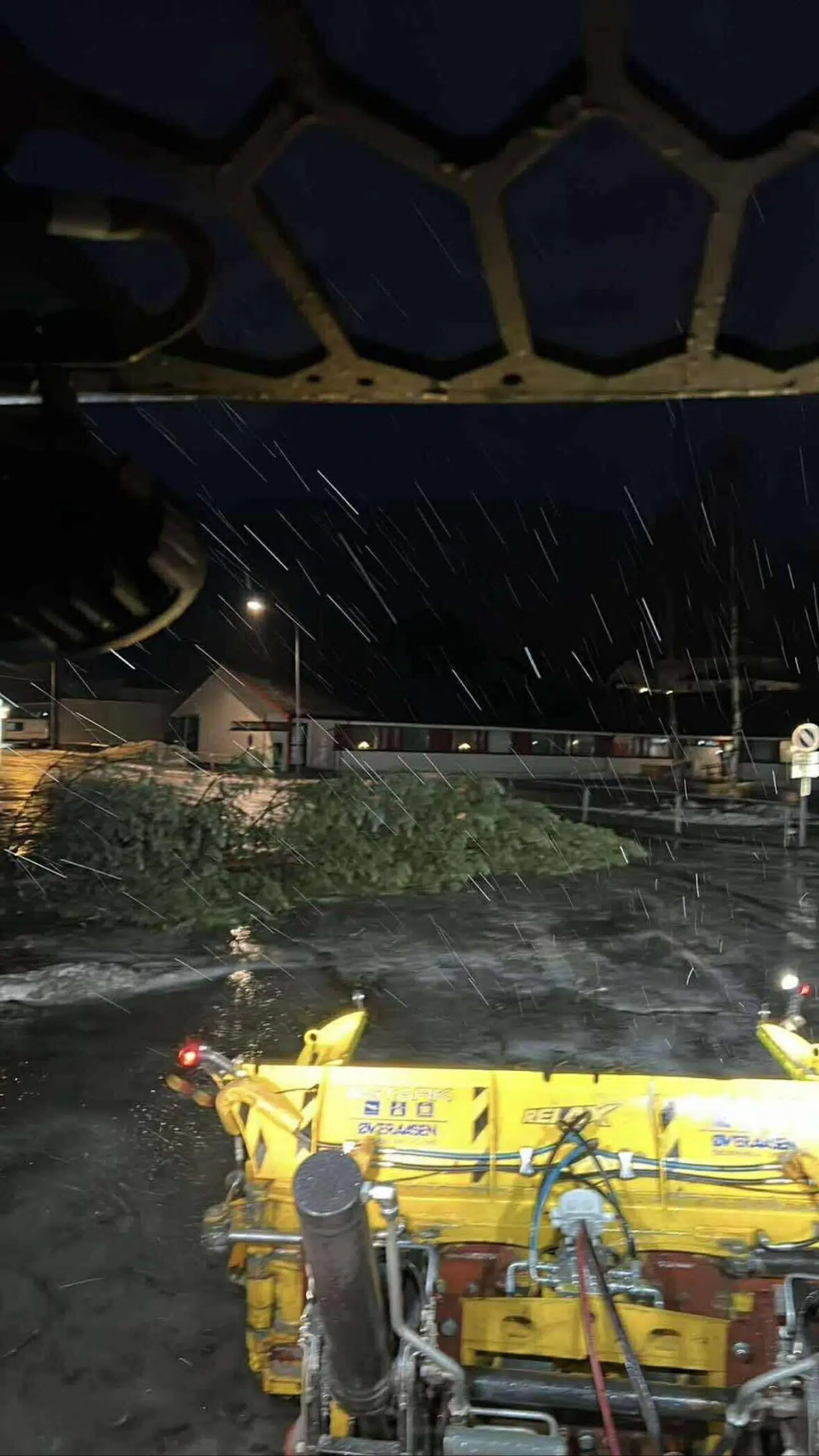 Et juletræ er væltet i Saltdal Kommune i Norge.