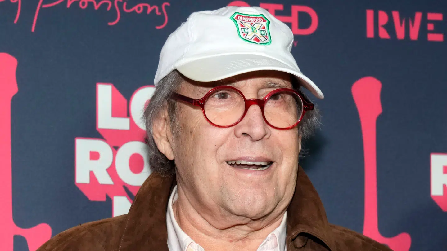 Skuespiller og komiker Chevy Chase var i 2021 ude for et livstruende sygdomsforløb.