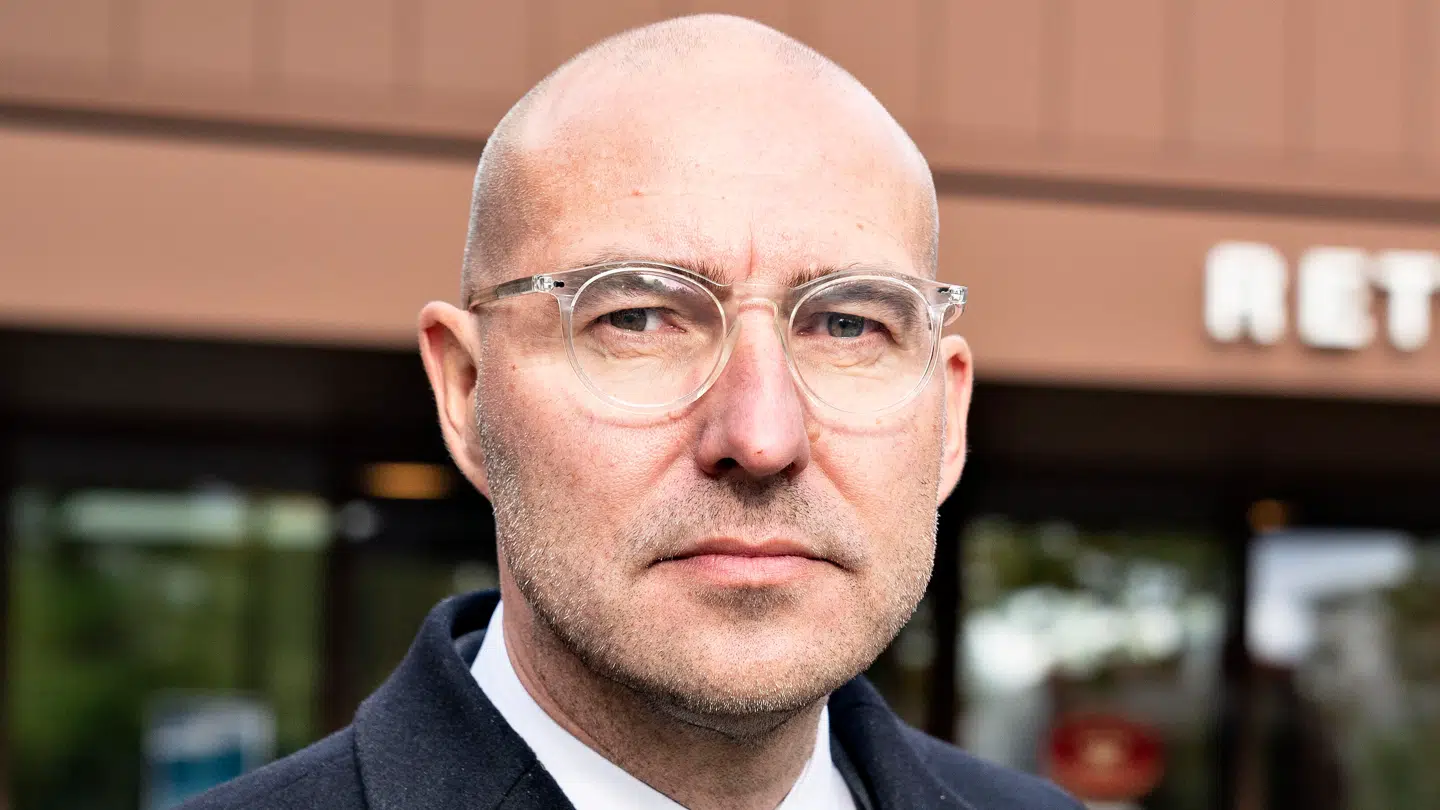 Peter Ernstved Rasmussen ødelægger nu julefreden og langer ud efter den danske regering, der til gengæld afviser anklagerne.